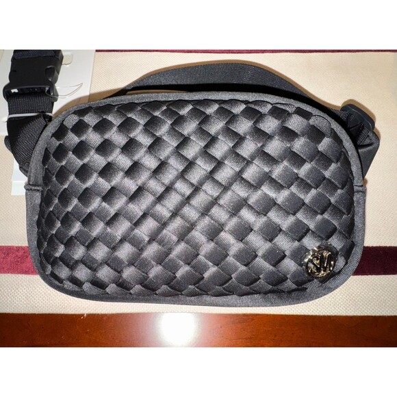 Steve Madden Black Belt Bag/Fanny Pack/ Crossbody Adjustable NWT - Picture 2 of 6